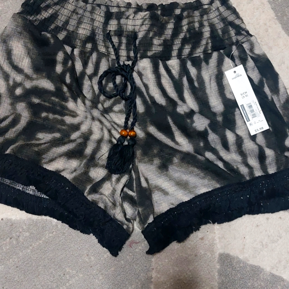 Woman shorts sz. Small BNWT